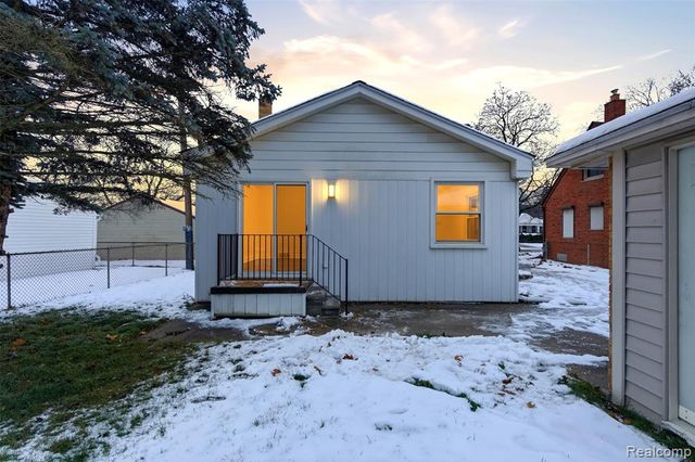 25640 W Hills Drive, Dearborn Heights, MI 48125