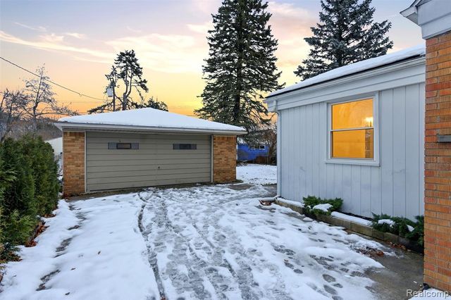 25640 W Hills Drive, Dearborn Heights, MI 48125