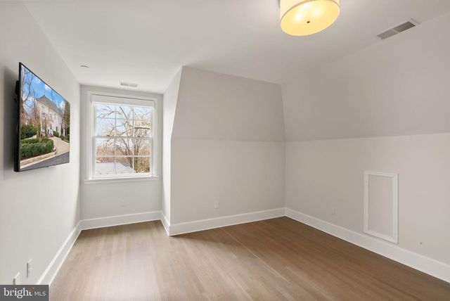 2101 FOXHALL ROAD, Washington, DC 20007