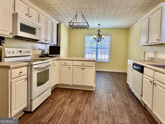 39 Canterbury Drive, Grantville, GA 30220