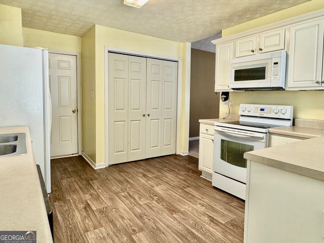 39 Canterbury Drive, Grantville, GA 30220