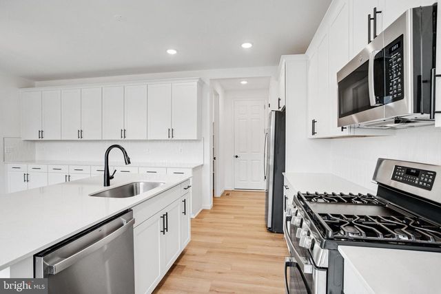 2000 DIVOT DR, Culpeper, VA 22701