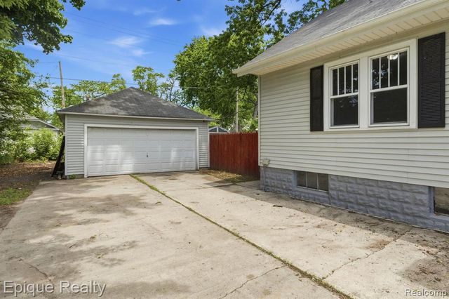 1325 Oak Street, Port Huron, MI 48060