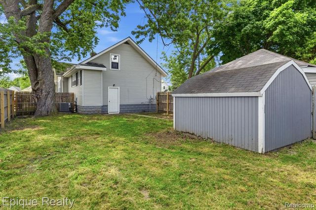 1325 Oak Street, Port Huron, MI 48060