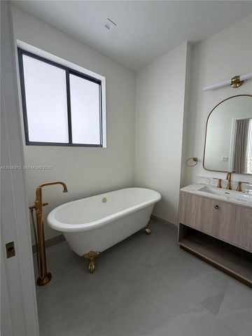 2700 NW 2nd Av 822, Miami, FL 33127