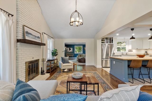 108 Kristin Dr Ext, Chelmsford, MA 01824