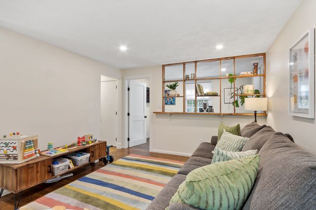 108 Kristin Dr Ext, Chelmsford, MA 01824