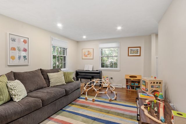 108 Kristin Dr Ext, Chelmsford, MA 01824