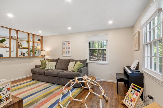 108 Kristin Dr Ext, Chelmsford, MA 01824