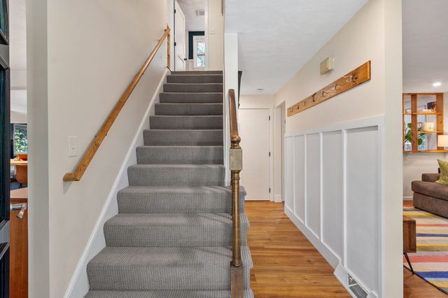 108 Kristin Dr Ext, Chelmsford, MA 01824
