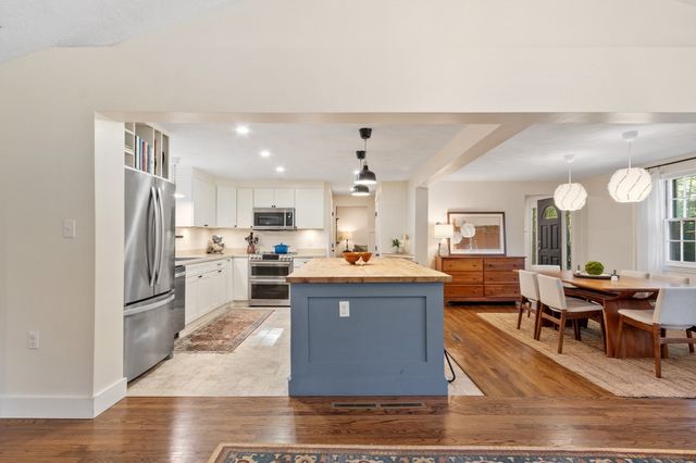 108 Kristin Dr Ext, Chelmsford, MA 01824