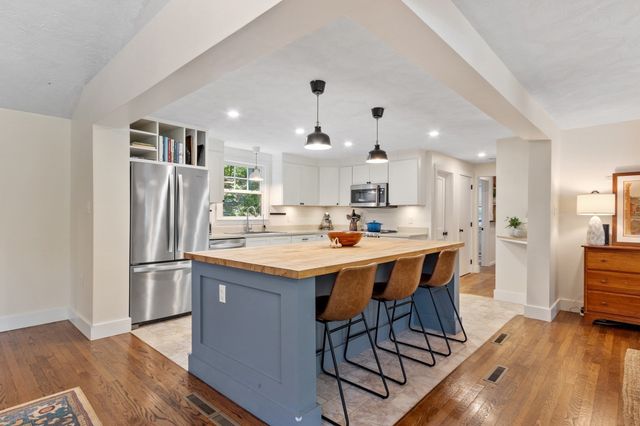 108 Kristin Dr Ext, Chelmsford, MA 01824