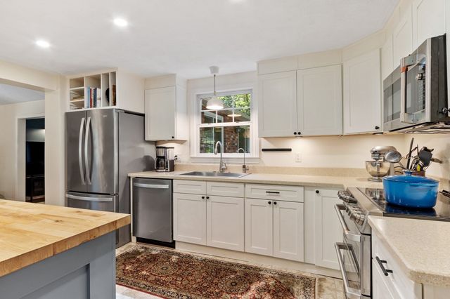 108 Kristin Dr Ext, Chelmsford, MA 01824