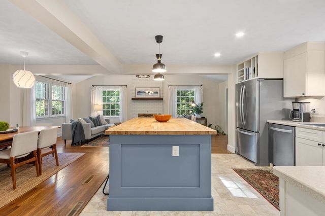 108 Kristin Dr Ext, Chelmsford, MA 01824
