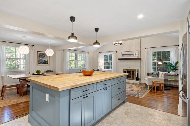 108 Kristin Dr Ext, Chelmsford, MA 01824