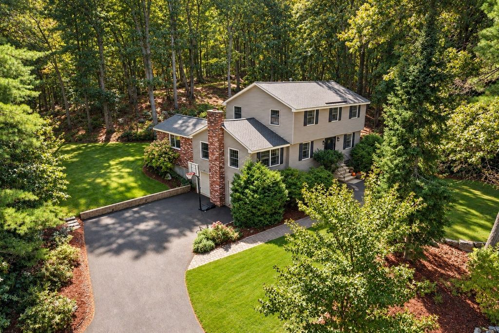 108 Kristin Dr Ext, Chelmsford, MA 01824