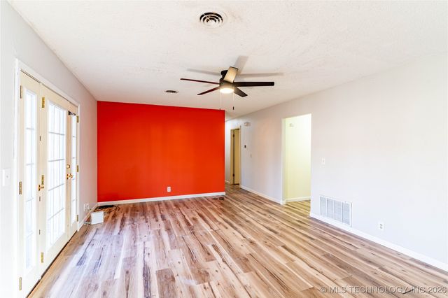 2422 S Independence Street, Sapulpa, OK 74066