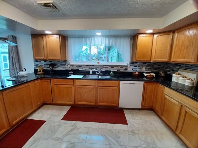 790 Pinnacle Road, Henrietta, NY 14534