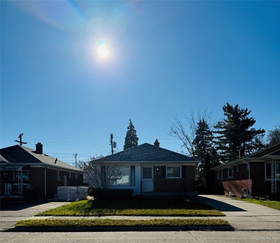 18258 Curtain Avenue, Eastpointe, MI 48021