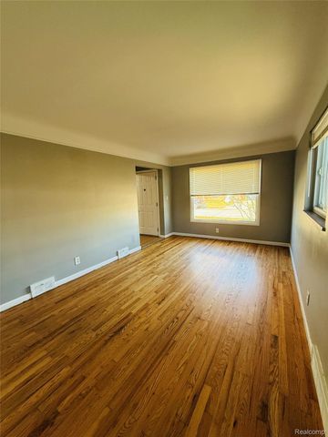 18258 Curtain Avenue, Eastpointe, MI 48021