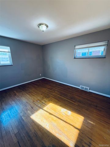 18258 Curtain Avenue, Eastpointe, MI 48021