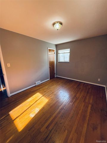 18258 Curtain Avenue, Eastpointe, MI 48021