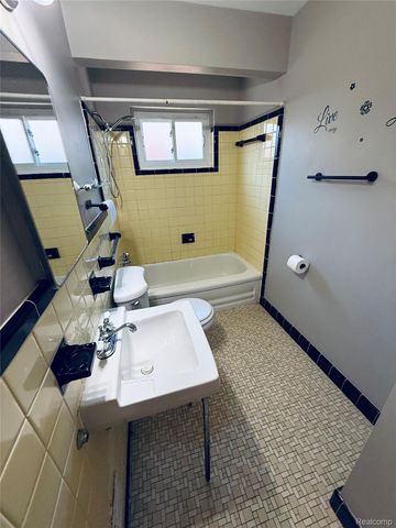 18258 Curtain Avenue, Eastpointe, MI 48021