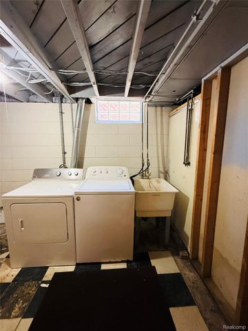 18258 Curtain Avenue, Eastpointe, MI 48021