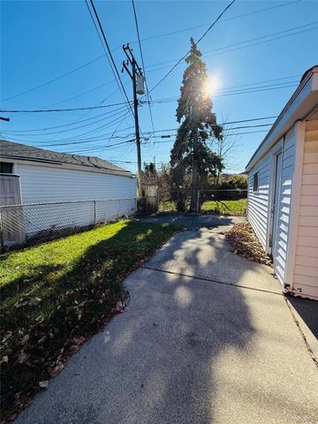 18258 Curtain Avenue, Eastpointe, MI 48021