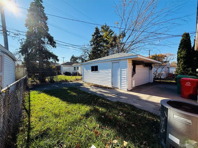 18258 Curtain Avenue, Eastpointe, MI 48021