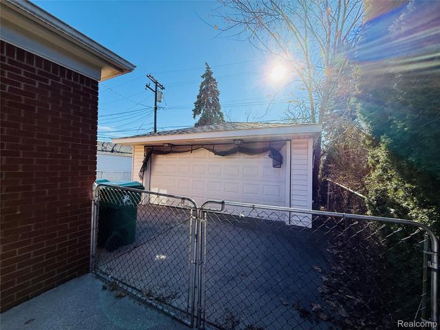 18258 Curtain Avenue, Eastpointe, MI 48021