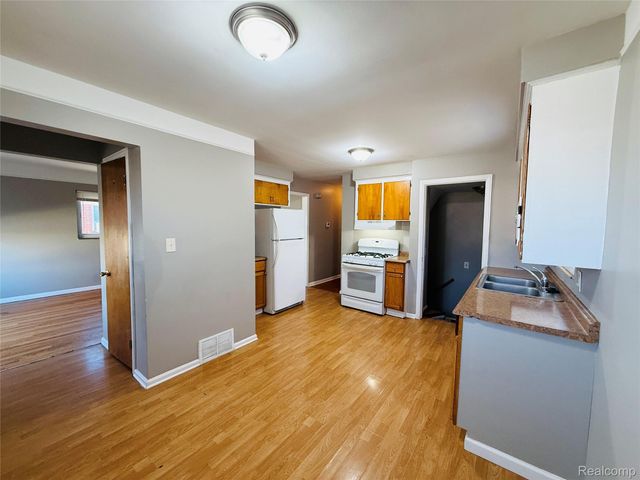 18258 Curtain Avenue, Eastpointe, MI 48021