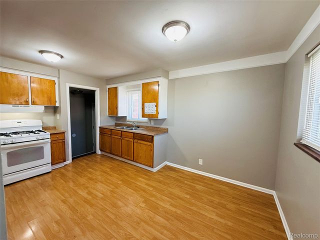 18258 Curtain Avenue, Eastpointe, MI 48021