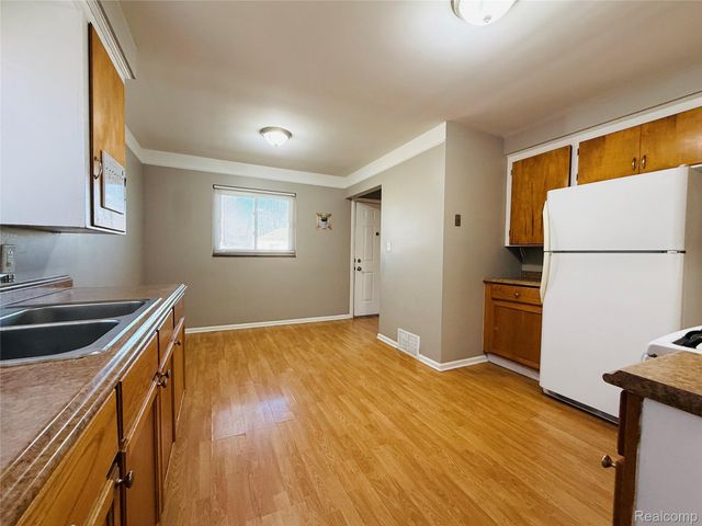 18258 Curtain Avenue, Eastpointe, MI 48021