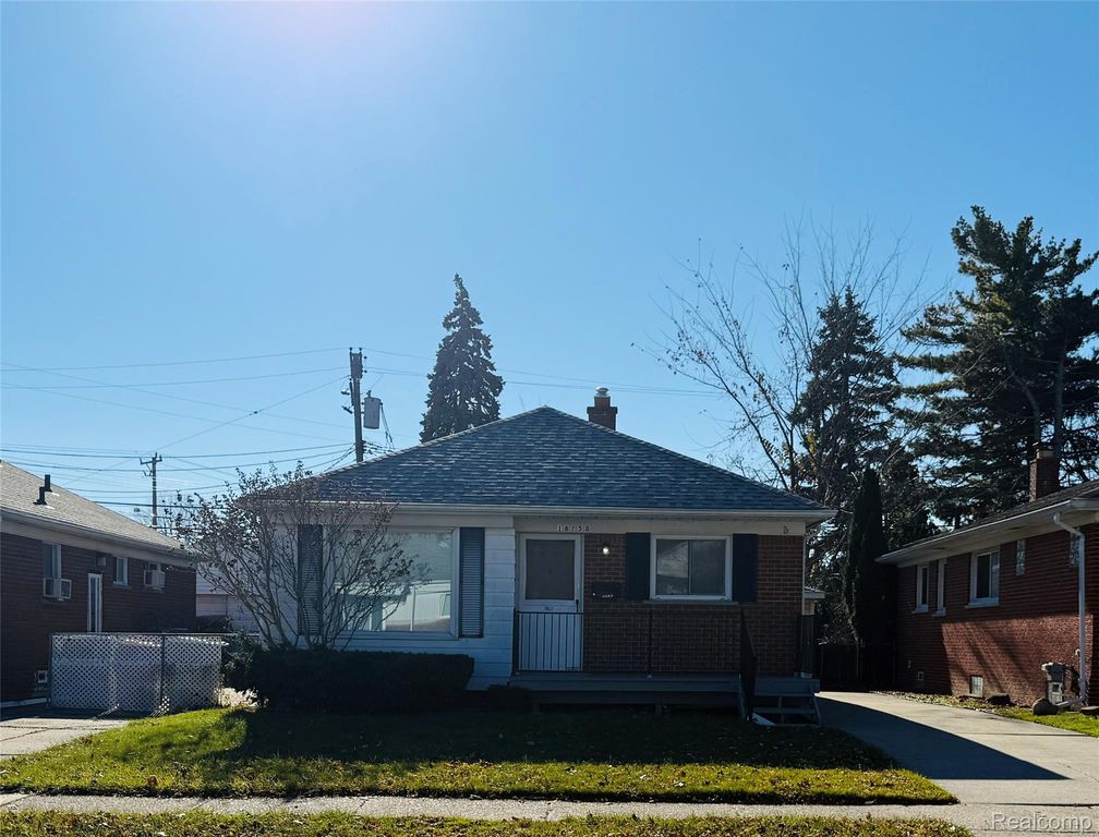 18258 Curtain Avenue, Eastpointe, MI 48021