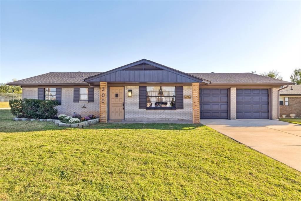 300 Willow Place, Yukon, OK 73099