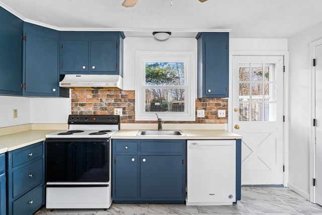 41 South St 11, Easthampton, MA 01027