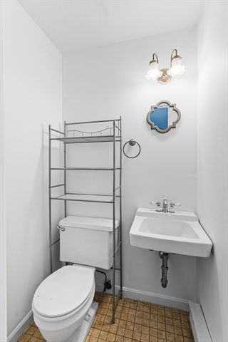 41 South St 11, Easthampton, MA 01027