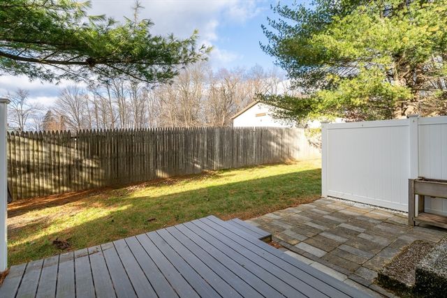 41 South St 11, Easthampton, MA 01027
