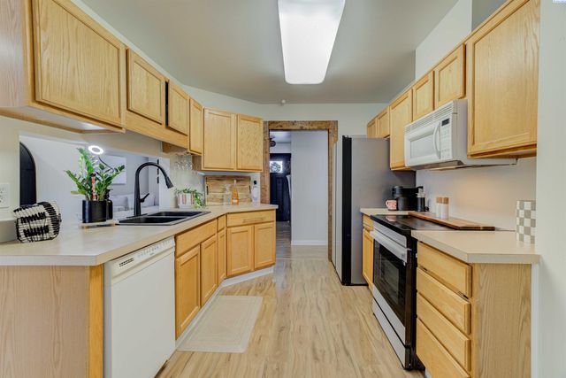 4516 Saguaro Dr, Pasco, WA 99301