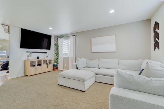 4516 Saguaro Dr, Pasco, WA 99301