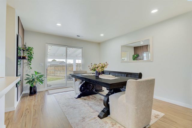 4516 Saguaro Dr, Pasco, WA 99301