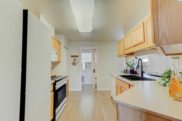 4516 Saguaro Dr, Pasco, WA 99301