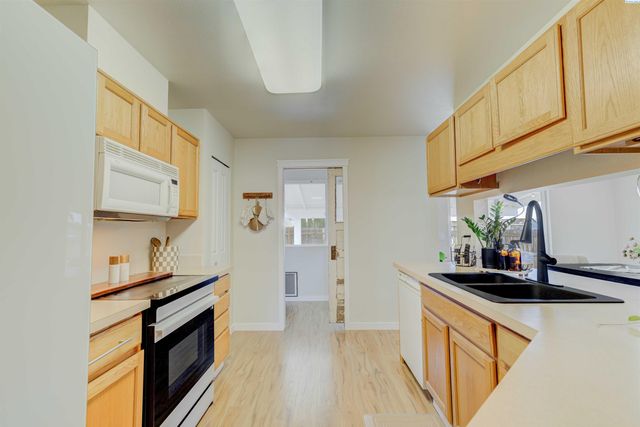 4516 Saguaro Dr, Pasco, WA 99301