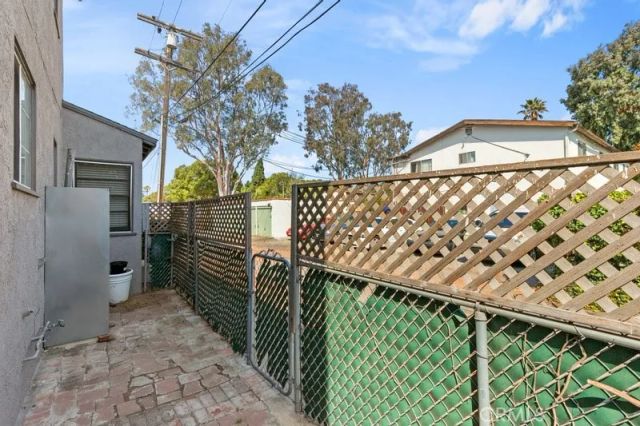2117 Stewart Street, Santa Monica, CA 90404