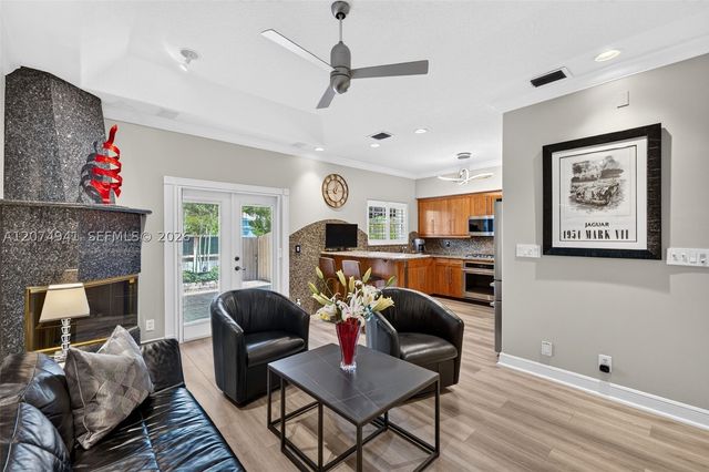 362 NE 7th Ave, Fort Lauderdale, FL 33301