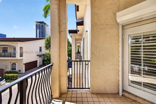 362 NE 7th Ave, Fort Lauderdale, FL 33301