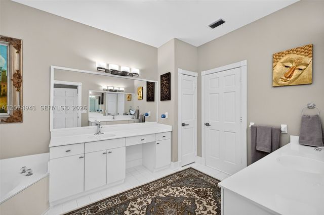 362 NE 7th Ave, Fort Lauderdale, FL 33301