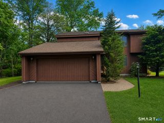 4 Taagan Point Road, Danbury, CT 06811
