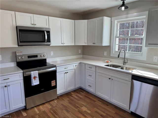 208 Meadow Run Lane, Lexington, NC 27292